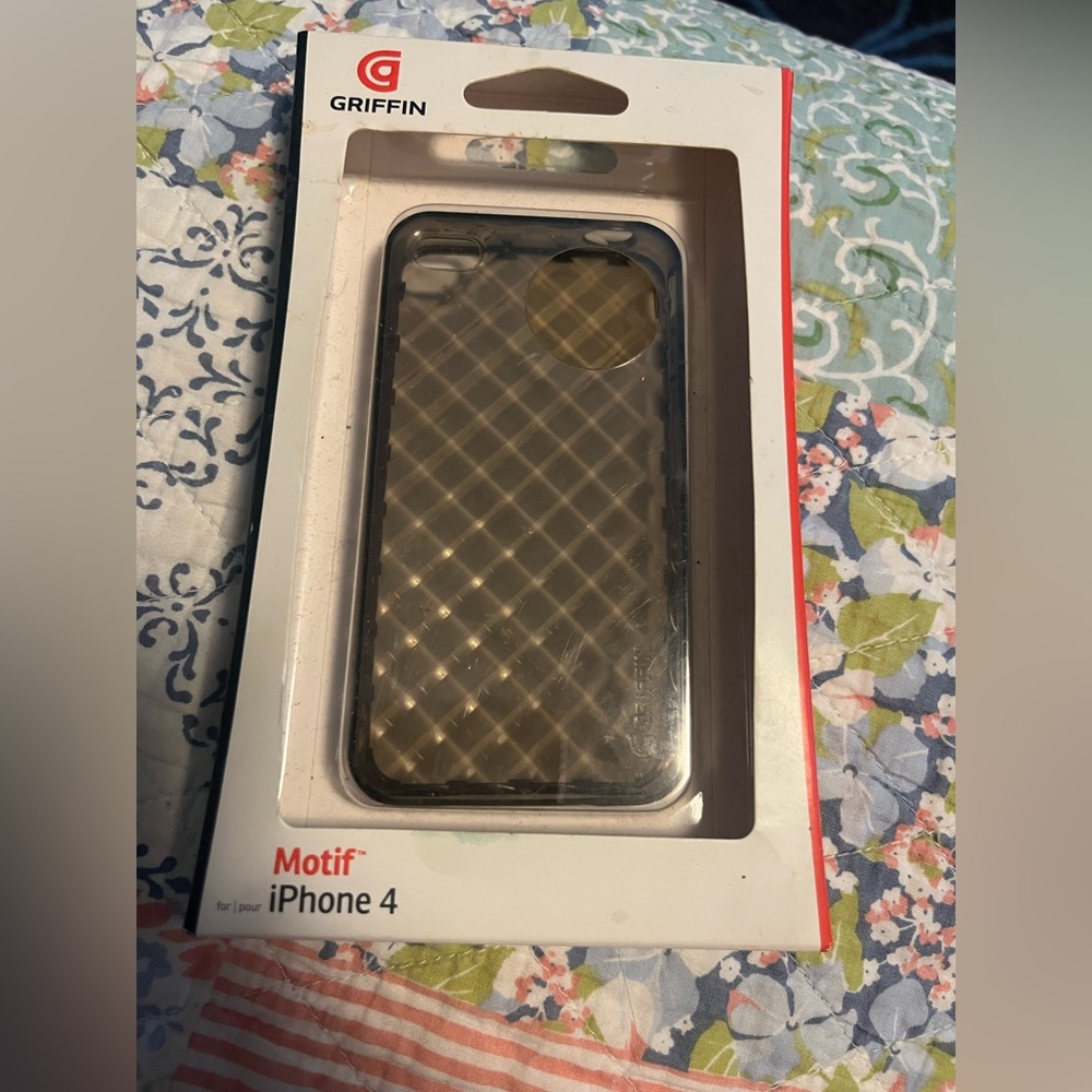 New in box -iPhone 4 Griffin motif phone case